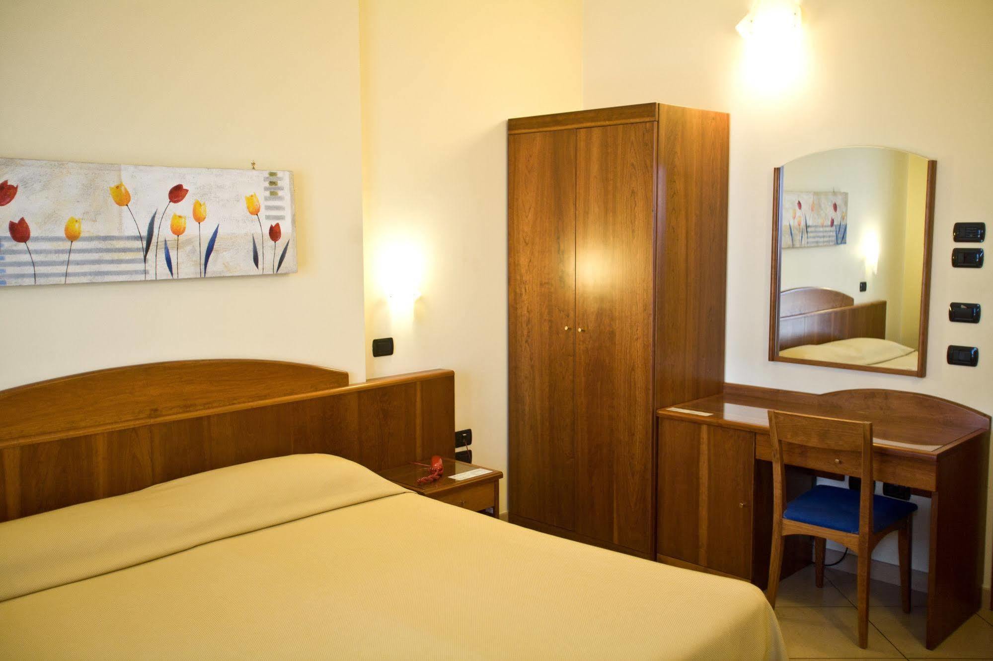 Lo Scacciapensieri Hotel & Restaurant Monteroni di Lecce Zewnętrze zdjęcie