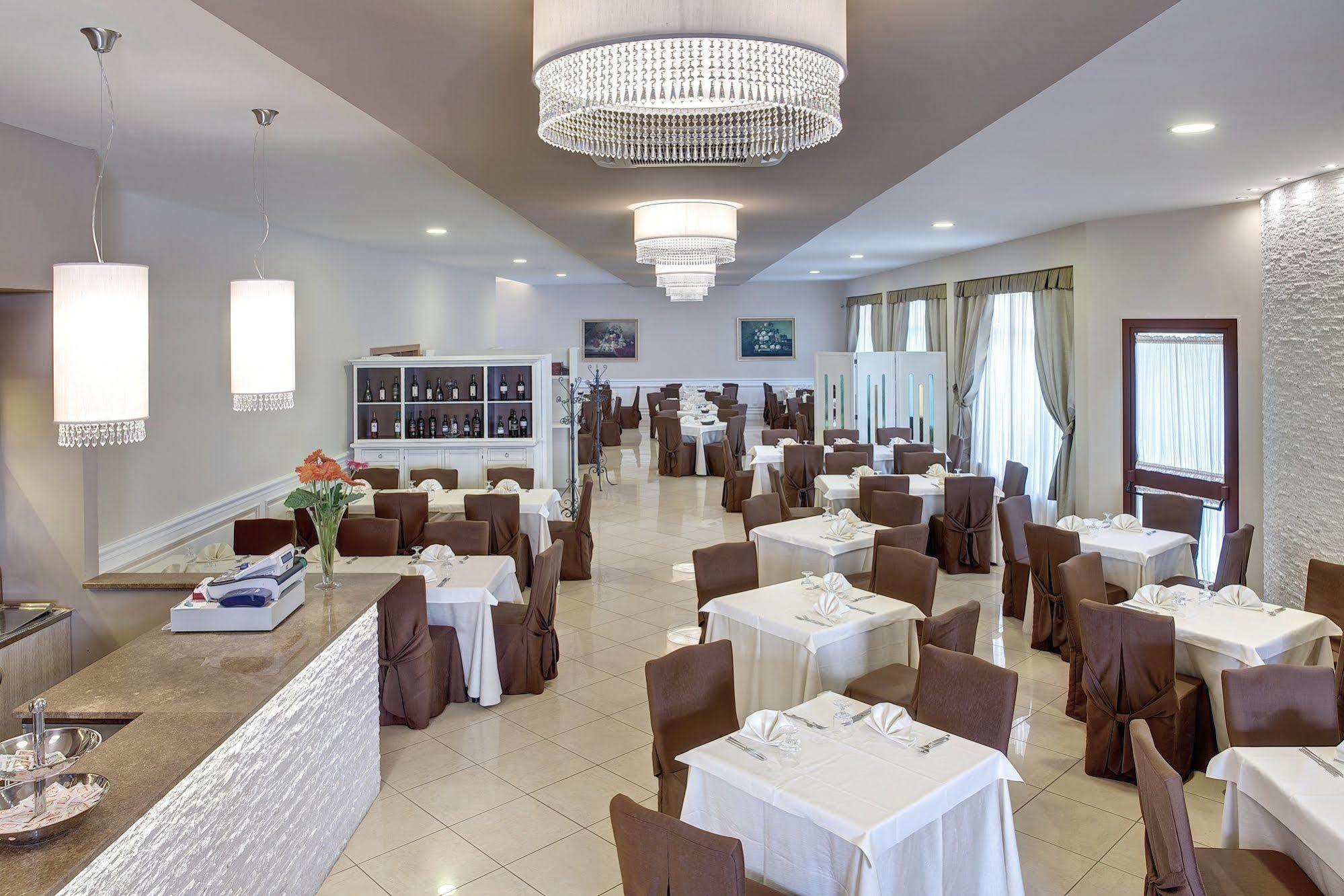 Lo Scacciapensieri Hotel & Restaurant Monteroni di Lecce Zewnętrze zdjęcie