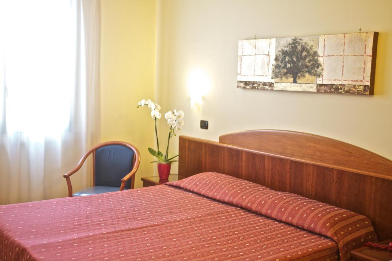 Lo Scacciapensieri Hotel & Restaurant Monteroni di Lecce Pokój zdjęcie